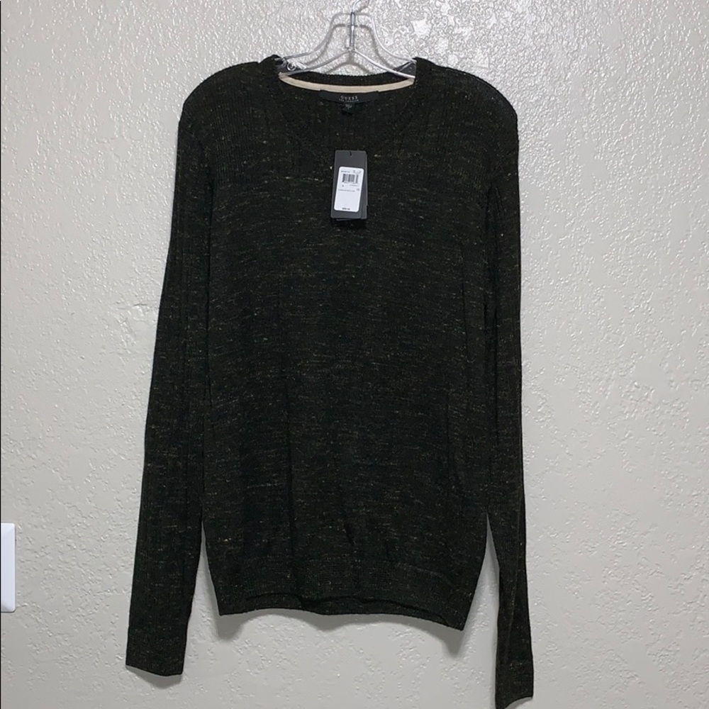 Men’s Guess Pullover Sweater. SIZE: LARGE